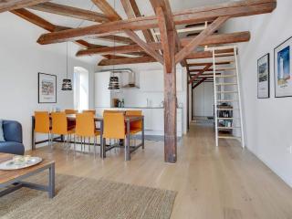 Two-Story Loft with Large Terrace - 4