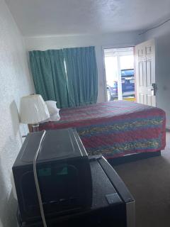 Economy Inn Motel - 6