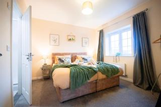 10 mins to Loughborough University -10 mins to Barrow Upon Soar - Spacious 3 Bed - 25 mins to Leicester- Min to Town Centre - Bradgate Park -Ideal for Families and Contractors - with Free Parking & Garden - 8