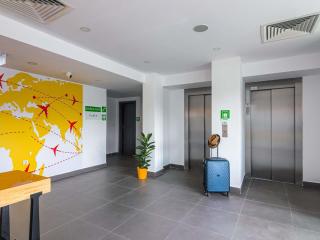 Ibis Styles Bucharest Airport - 8