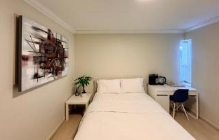 Vancouver most cost effective comfortable luxurious, and quiet room - 1