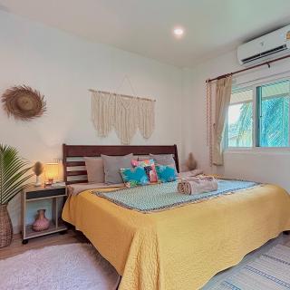 Tropical Cozy Home Beautiful Central 2BR with Fast WiFi - 2