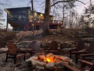 All Four Seasons Cabin - RRG - King Beds - Hot Tub - Just 3 Min From The Gorge Underground - 7