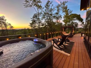 All Seasons Escape - Romantic RRG Cabin, Hot Tub, Firepit, Forest Views - 8