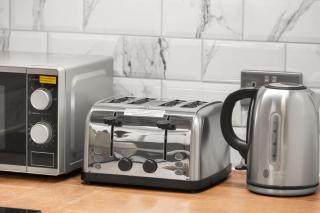 Stylish 2BR Apartment Near Beckenham Station - 2