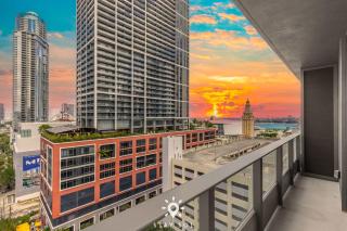 City Views with Bright 1BR Refined in 501 Miami - 5
