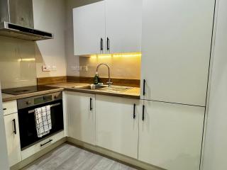 Centenary House Luxury Designer Apartment in Leeds City Centre - 3