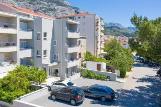 Apartments by the sea Makarska - 25383 - 8