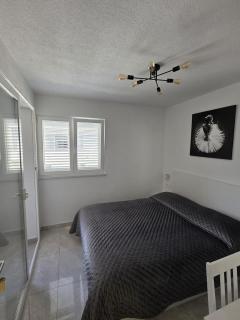 Apartments by the sea Makarska - 25383 - 3