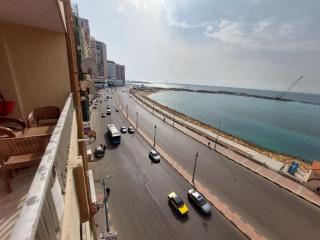 شقة 145م عالبحر مباشرا سيدى بشر 5طابا - 9