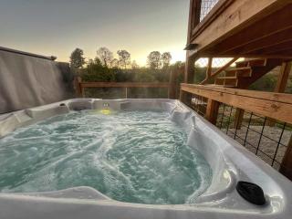 Belay Station Hot Tub - Arcade Loft RRG Escape - Modern hilltop cabin with arcade loft - fast WiFi - 7