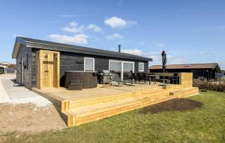 Pet Friendly Home In Rønde With Wifi - 0