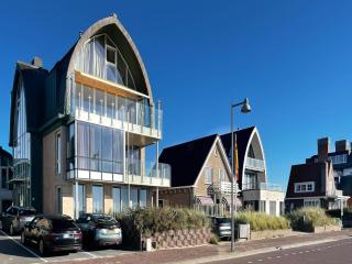 Premium Beachfront Villa with Balcony - 0