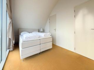 Luxury Beachfront Apartment for 5 - 9