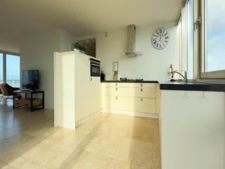 Luxury Beachfront Apartment for 5 - 6