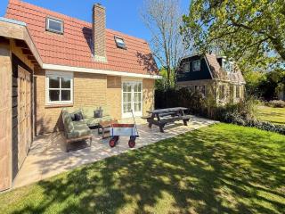 Villa with Expansive Sunny Garden - 4