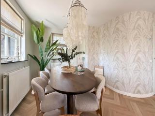 Villa with Expansive Sunny Garden - 6