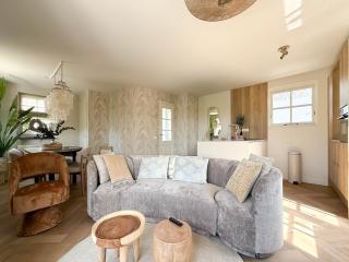 Villa with Expansive Sunny Garden - 3