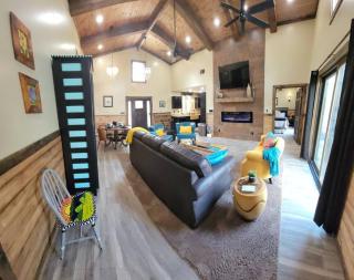 Waldens Wonder - Artful Cabin with Sweeping Valley View - 7