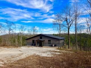 Waldens Wonder - Artful Cabin with Sweeping Valley View - 0