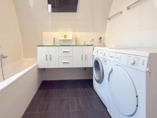 Egmond Boulevard Home with Parking - 1