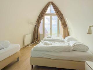 Egmond Boulevard Home with Parking - 2