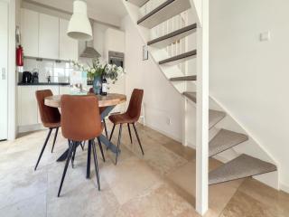 Egmond Boulevard Home with Parking - 4