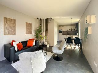 Modern Forest Home Near Beach - 9