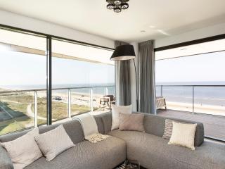 Luxury North Sea Retreat with Garage - 2