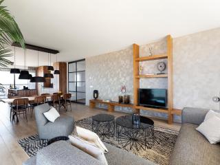 Luxury North Sea Retreat with Garage - 1