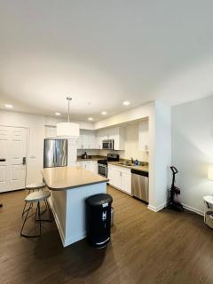 Luxury 1BR in Irvine - Pool, Gym, Prime Location - 2