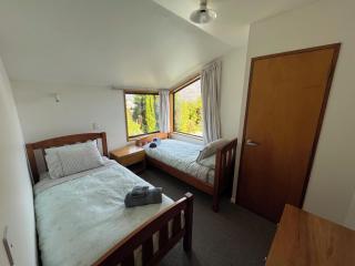 Central Queenstown Apartment - lake views, private & quiet - 2