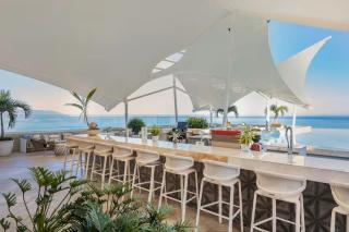 Oceanfront Indah Condo Sleeps 10 Sunsets - 3