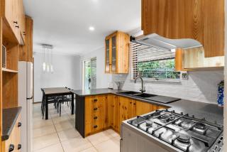 Private 4BR Garden Haven - Spacious & Serene - 2