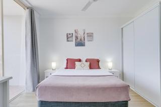 Resort Apartment with Lagoon Pool & Spa - 8