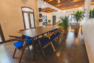 COSIJOPI · Spacious Colonial Home with Terrace - 1