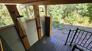 The Lookout, a private off-grid cabin 2 bed - 1