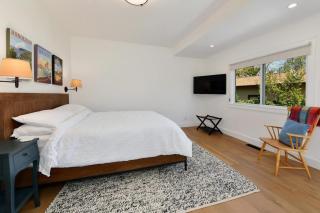 Completely Remodeled Farmhouse With Stunning Views Of Dry Creek Valley - 4