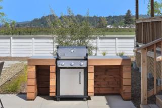 Completely Remodeled Farmhouse With Stunning Views Of Dry Creek Valley - 3