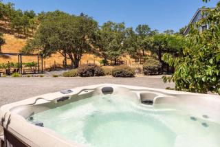 Wc Oasis With Hot Tub - Wine Tastings Included - 9