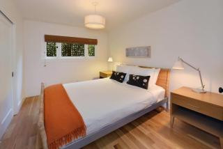Serene Riverfront Cottage In Healdsburg Views Kayaks 1 5 Mile To Downtown - 4