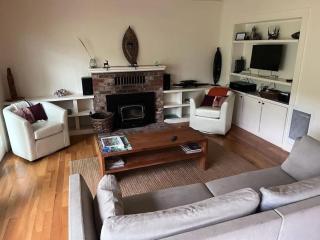 Serene Riverfront Cottage In Healdsburg Views Kayaks 1 5 Mile To Downtown - 7