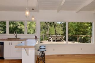 Serene Riverfront Cottage In Healdsburg Views Kayaks 1 5 Mile To Downtown - 8