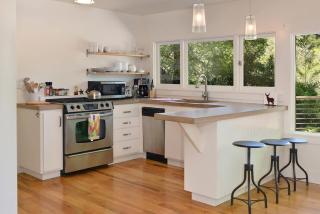 Serene Riverfront Cottage In Healdsburg Views Kayaks 1 5 Mile To Downtown - 1