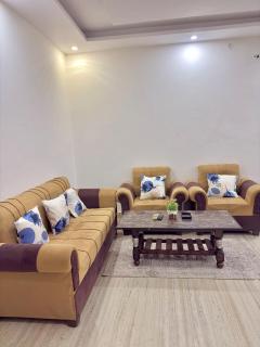 Palm & Pampas Ganga View 2BHK Near Ghat - 6