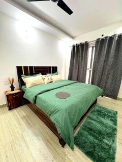 Palm & Pampas Ganga View 2BHK Near Ghat - 3