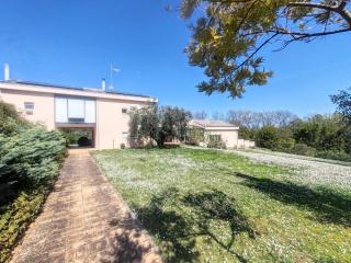 Elegant villa with pool - 2