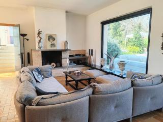 Elegant villa with pool - 8