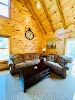Billabong - RRG - LUX cabin - Hot tub - Pond Views - Central to Trails - Climbs - 3 Beds - Fire Pit - Nature - 2