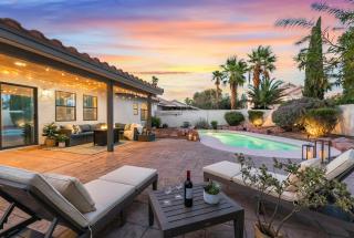 Luxury Vegas Escape,Pool, Playroom & Mtn Views - 0